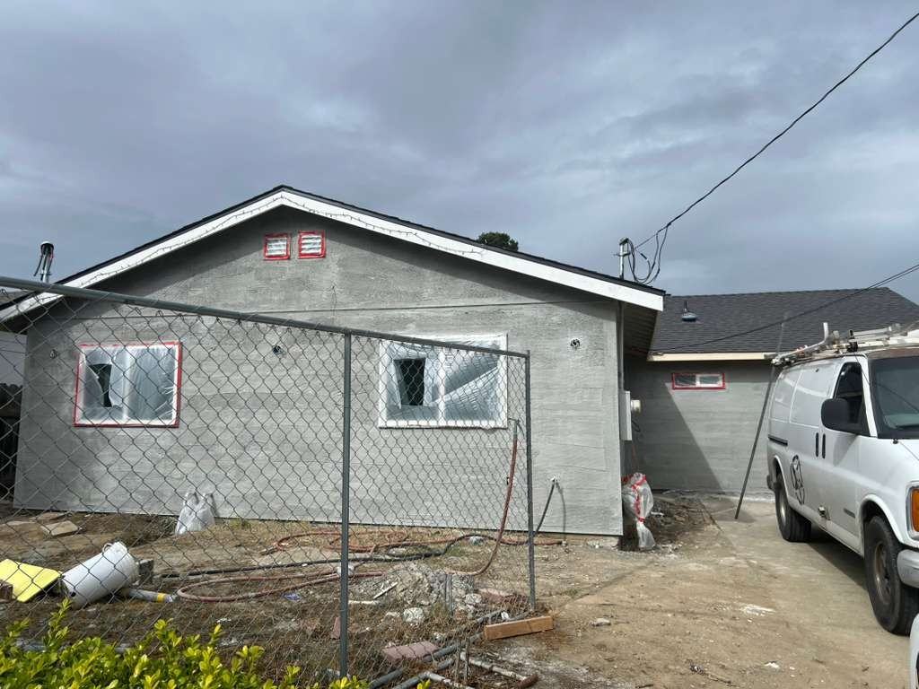Listing photo 1 of 5