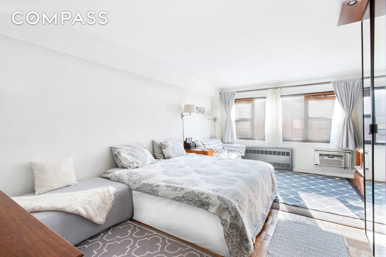 Listing photo 1 of 5