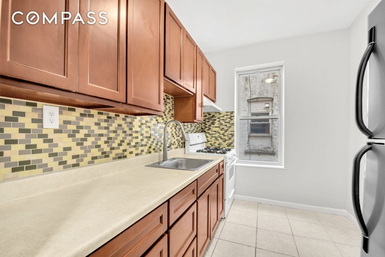 Listing photo 1 of 5