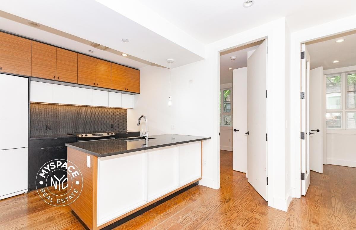 Listing photo 1 of 5