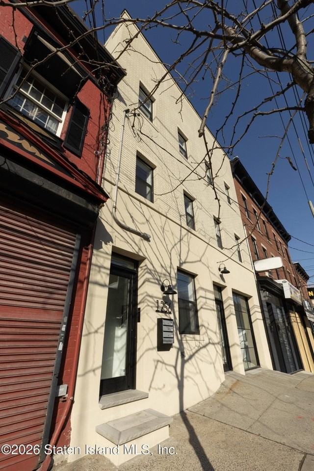 Listing photo 1 of 5