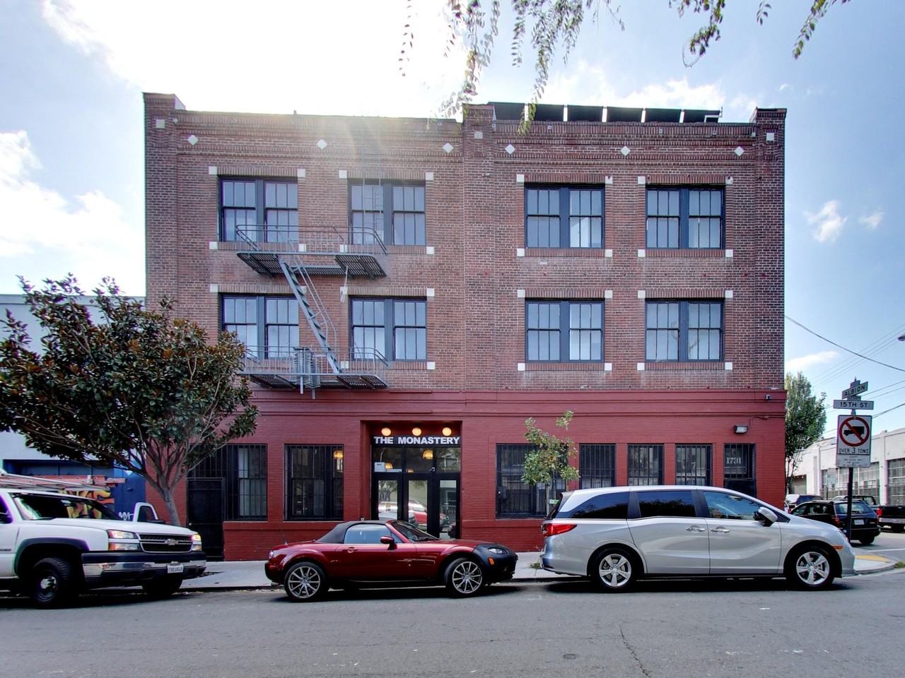 Listing photo 1 of 5