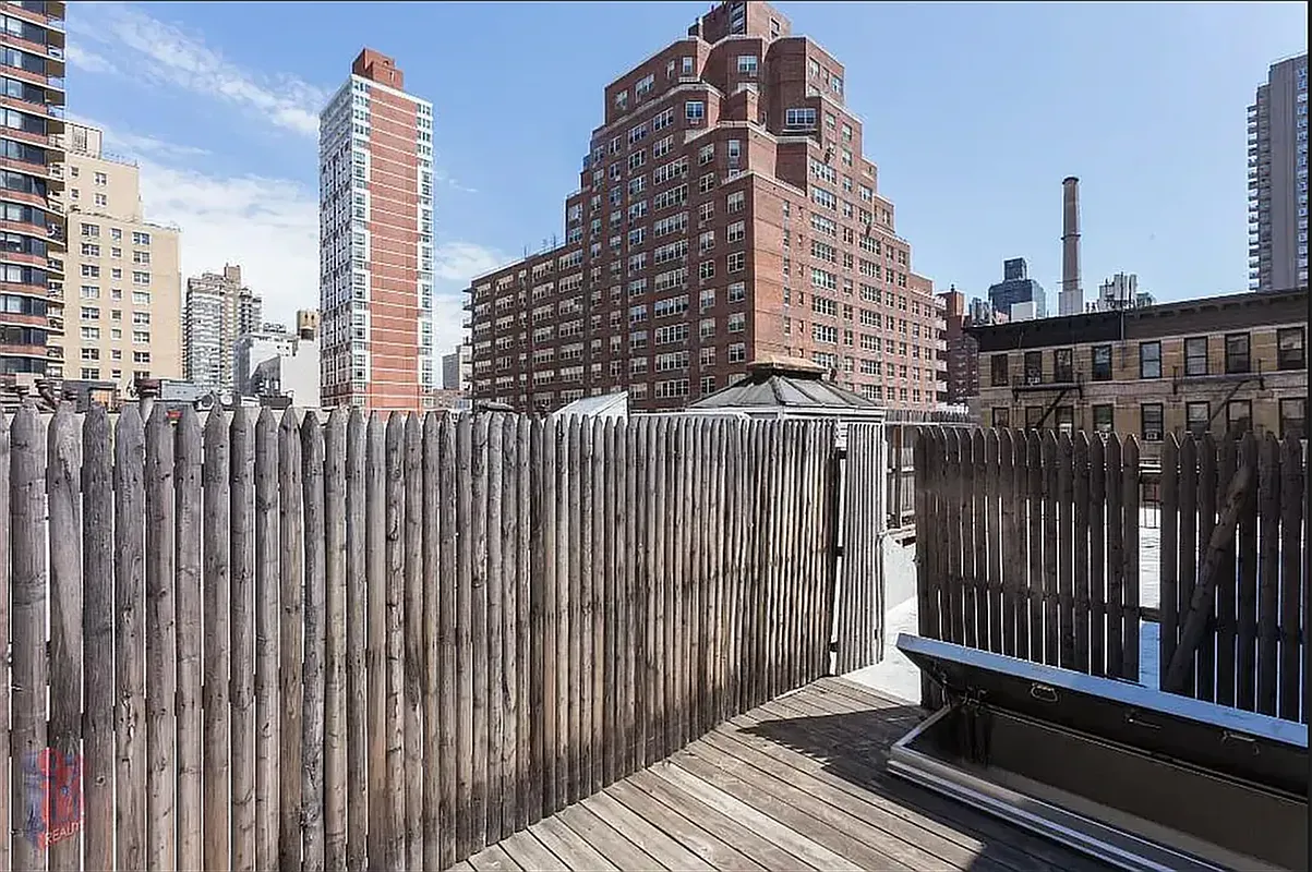 Listing photo 1 of 5