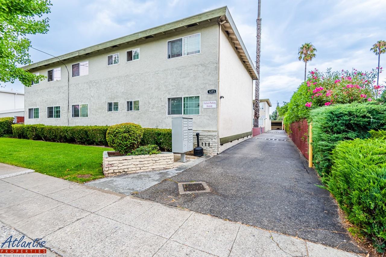 Listing photo 1 of 5