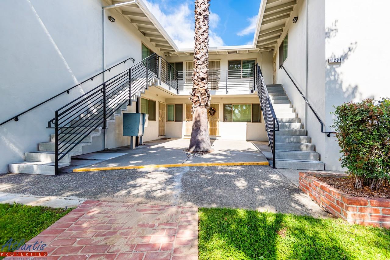 Listing photo 1 of 5