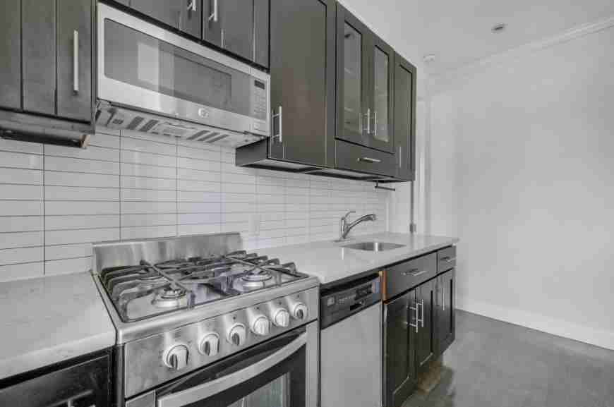 Listing photo 1 of 5