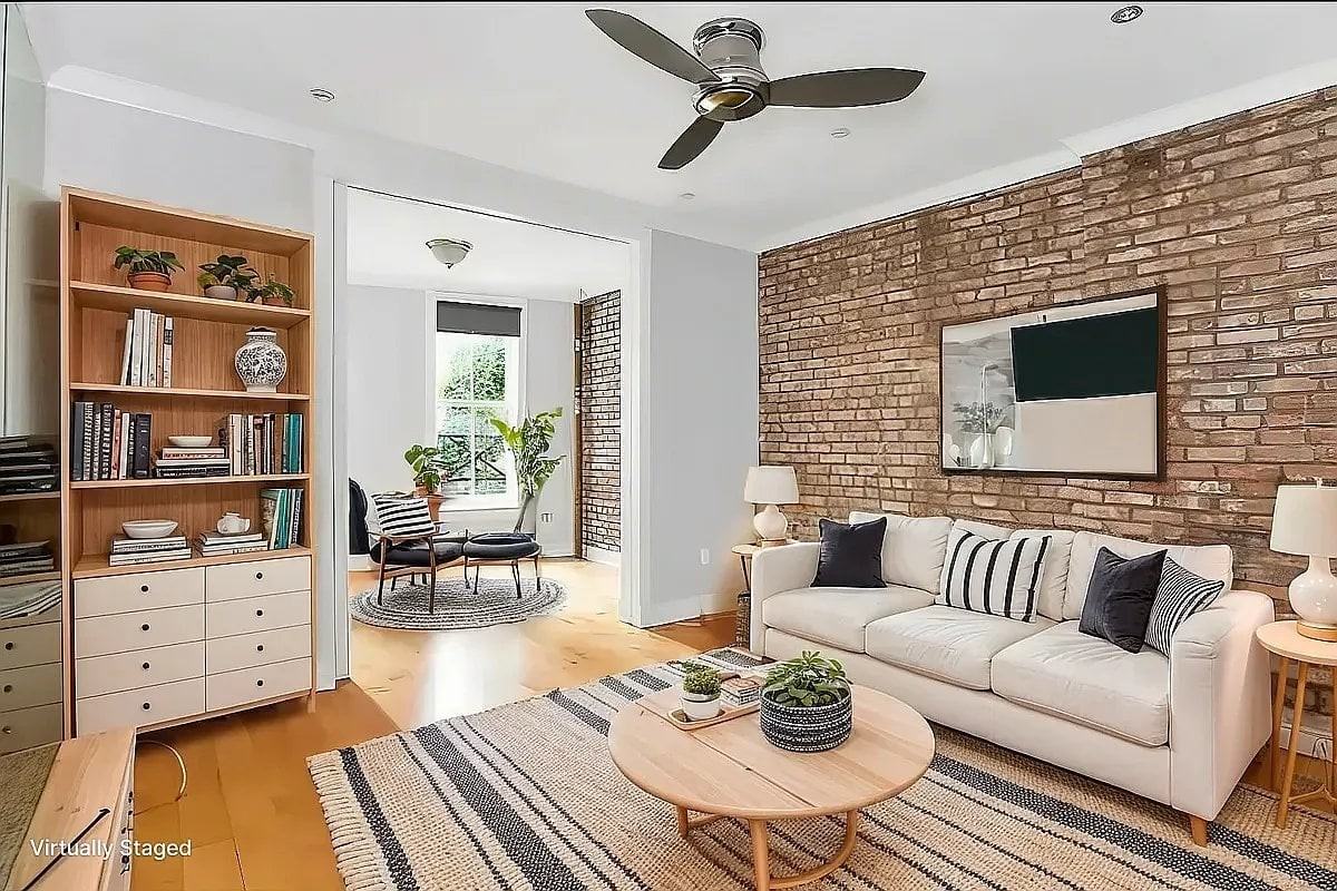 Listing photo 1 of 3