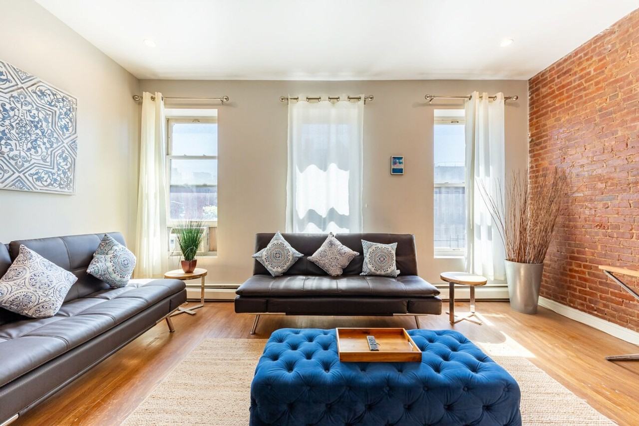 Listing photo 1 of 5