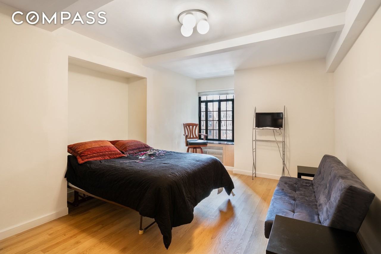 Listing photo 1 of 5