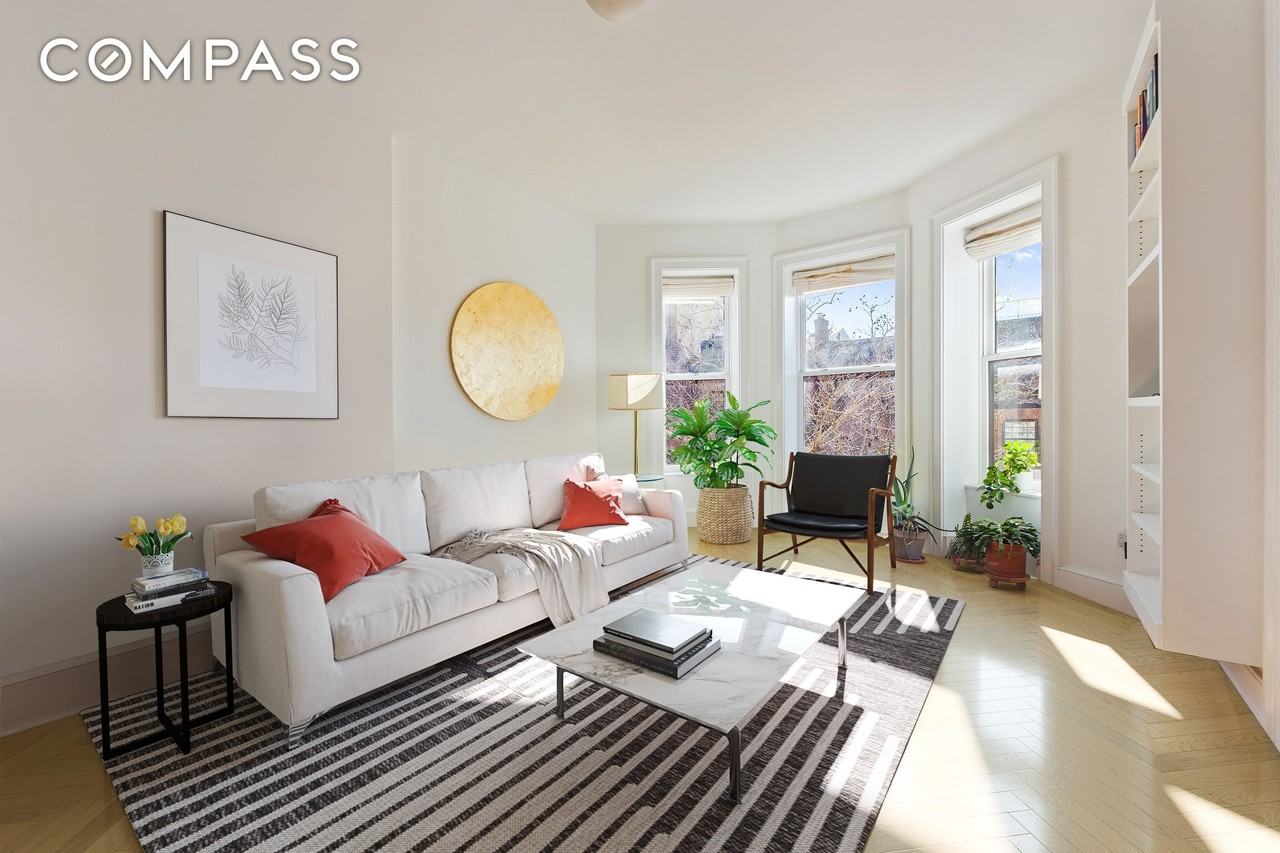 Listing photo 1 of 5