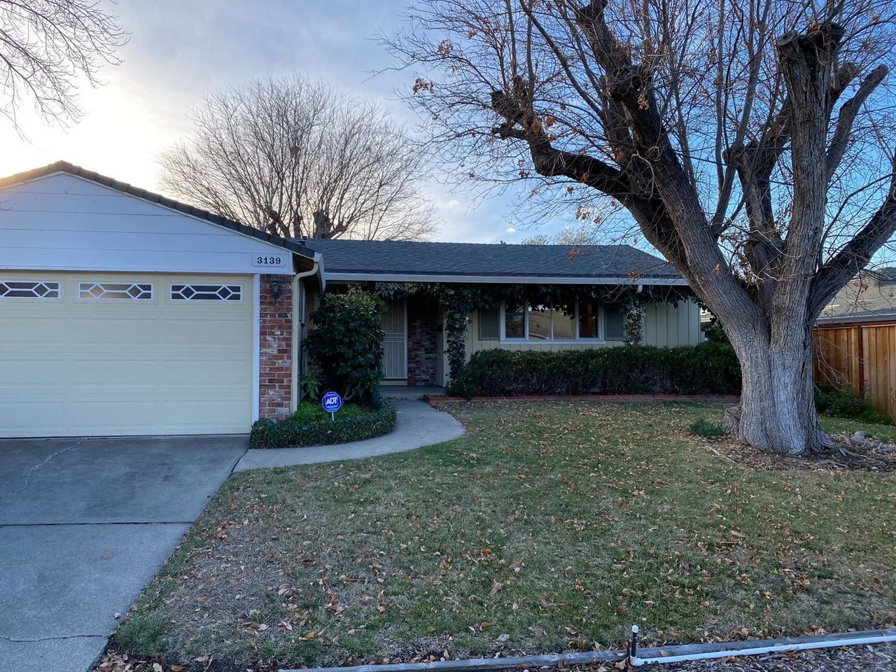 Listing photo 1 of 5