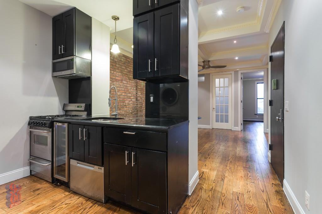 Listing photo 1 of 5