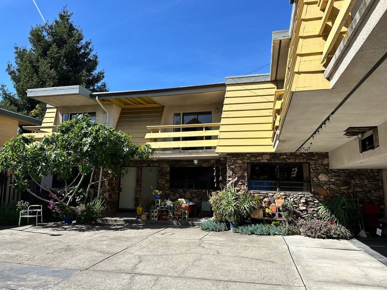 Listing photo 1 of 5