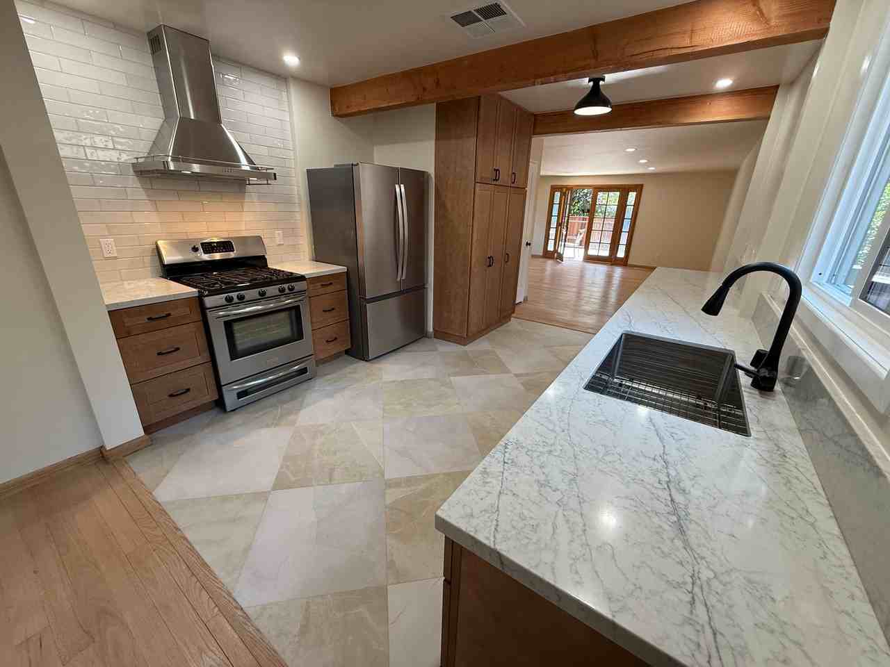 Listing photo 1 of 5