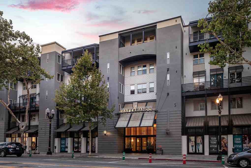 Listing photo 1 of 5