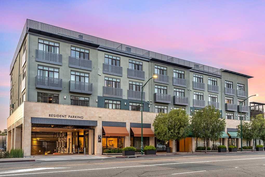 Listing photo 1 of 5