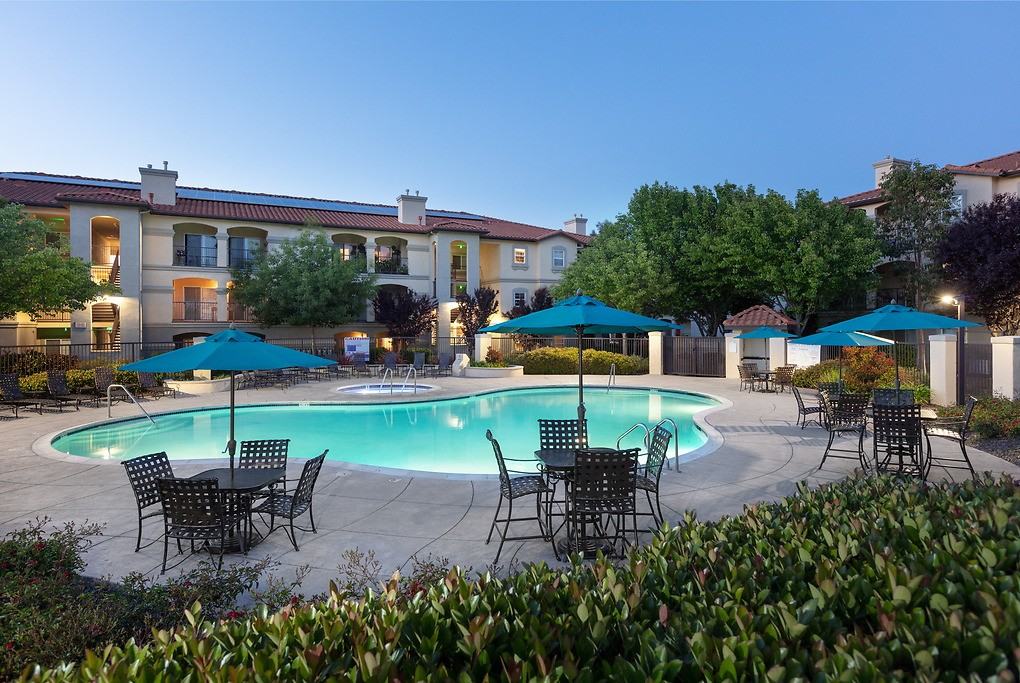 Listing photo 1 of 5