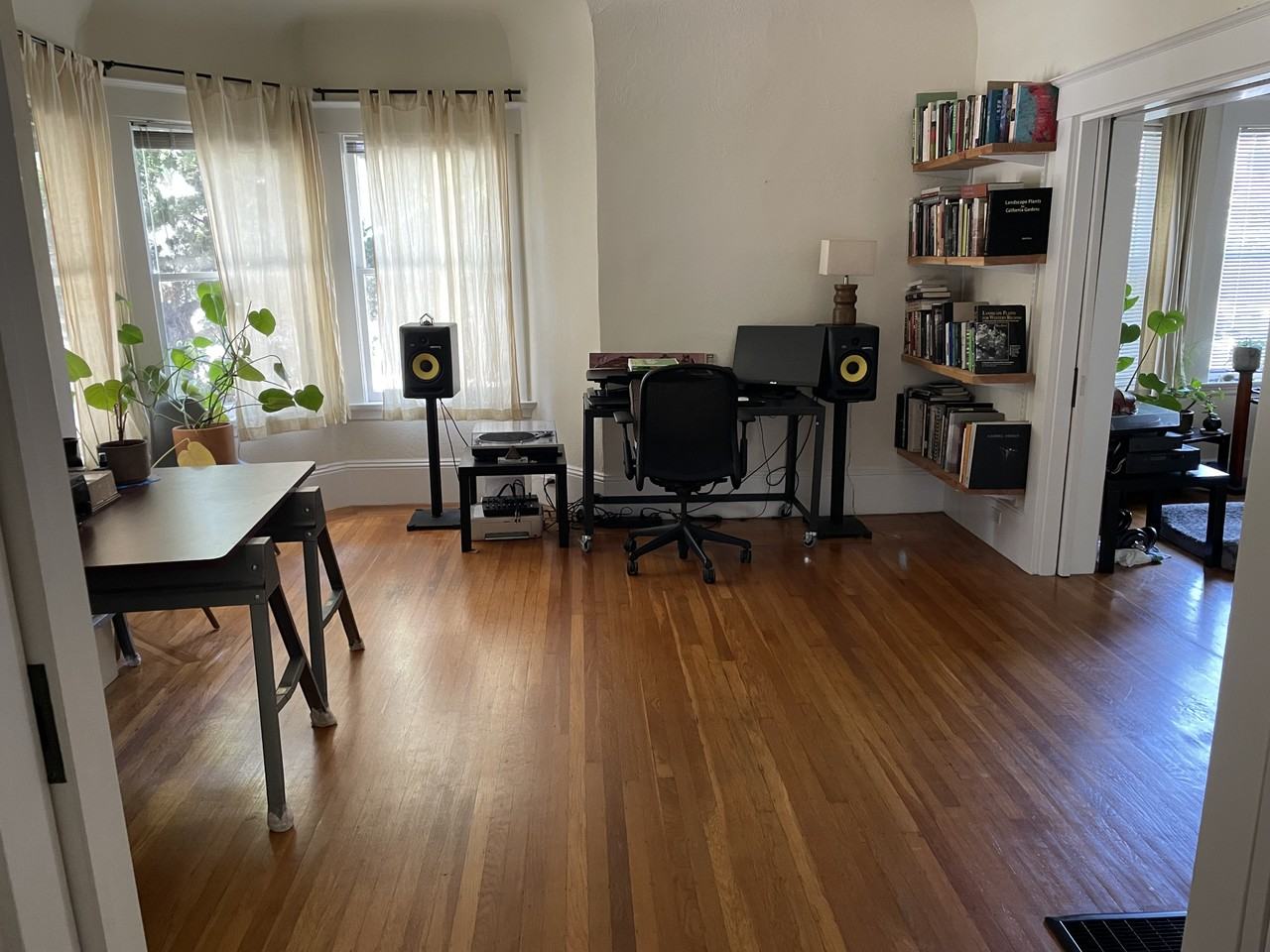 Listing photo 1 of 5