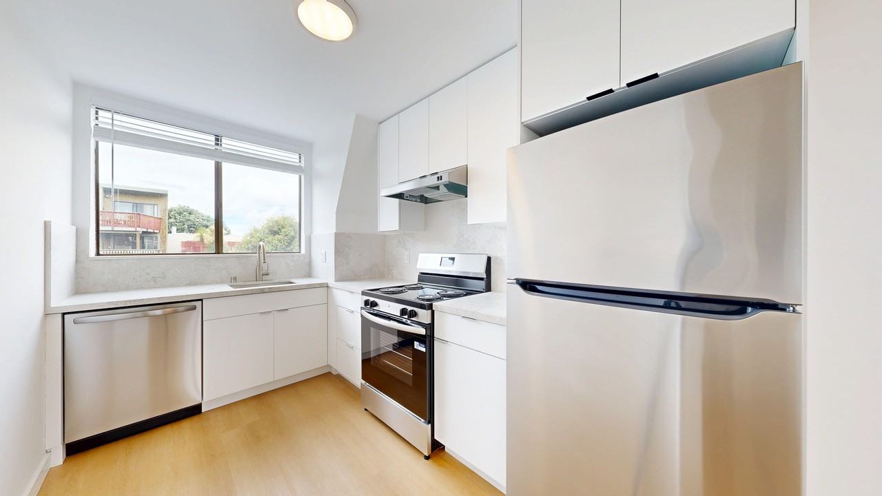 Listing photo 1 of 5