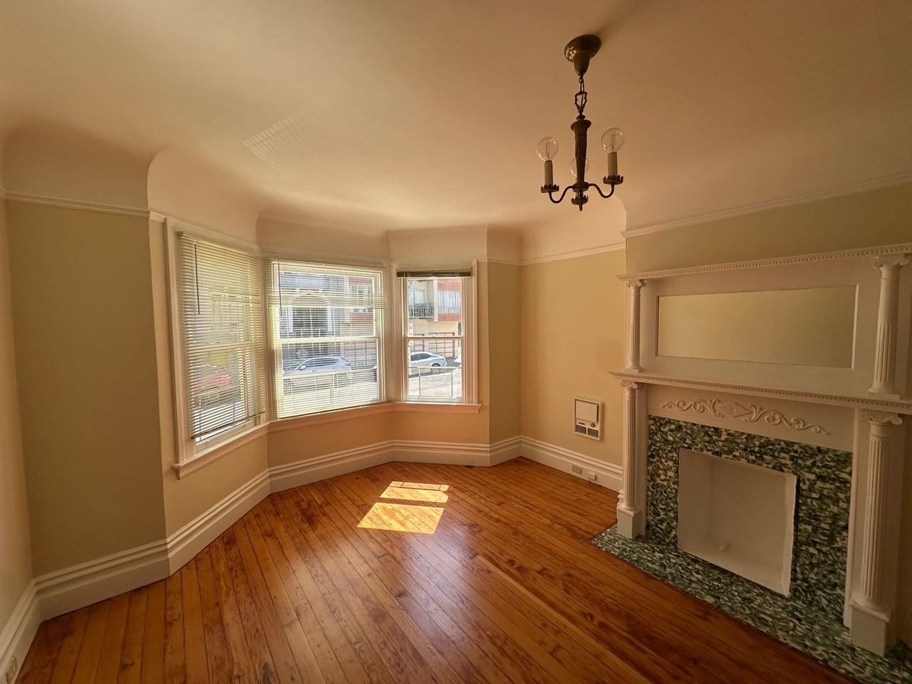 Listing photo 1 of 5