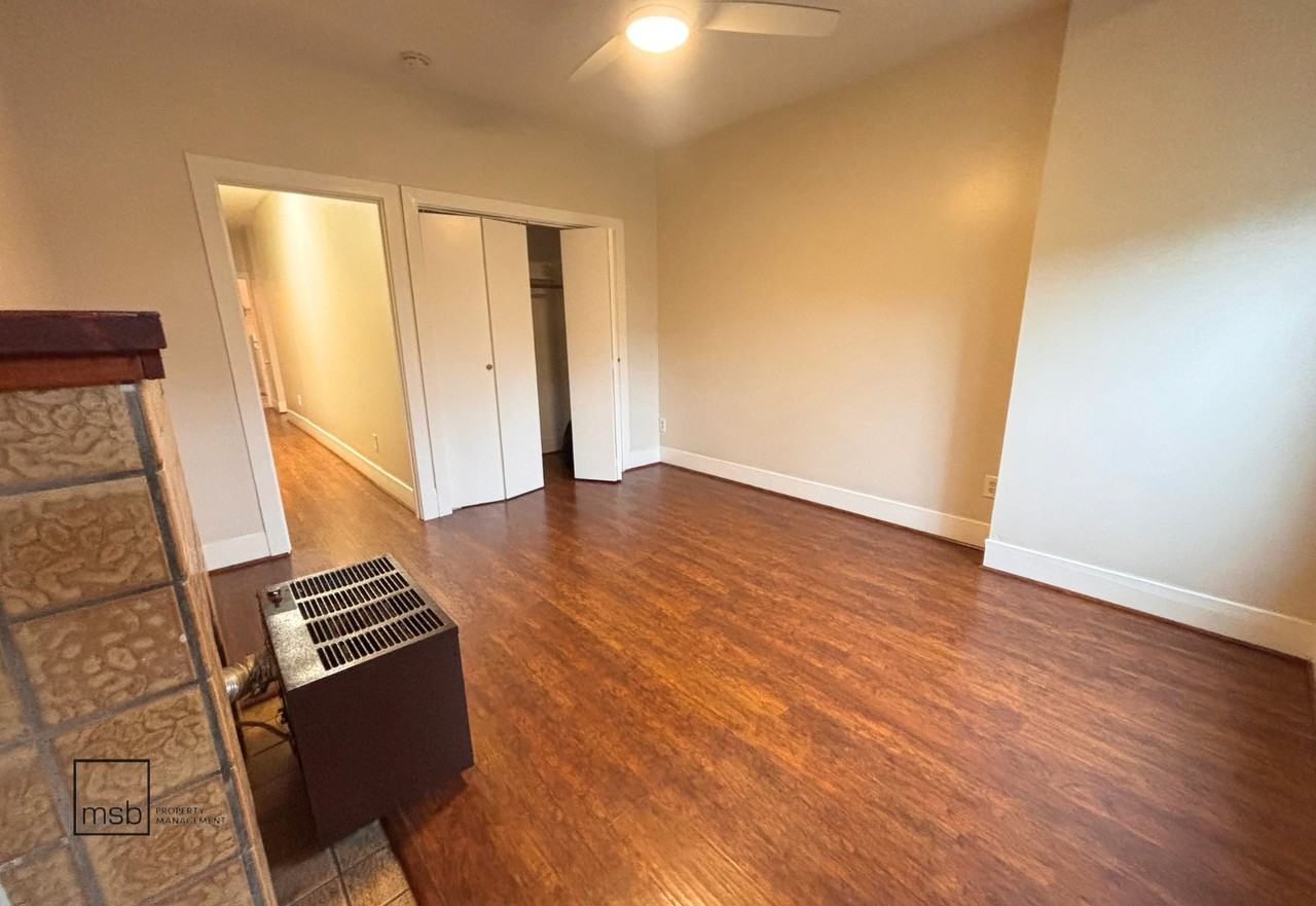 Listing photo 1 of 5