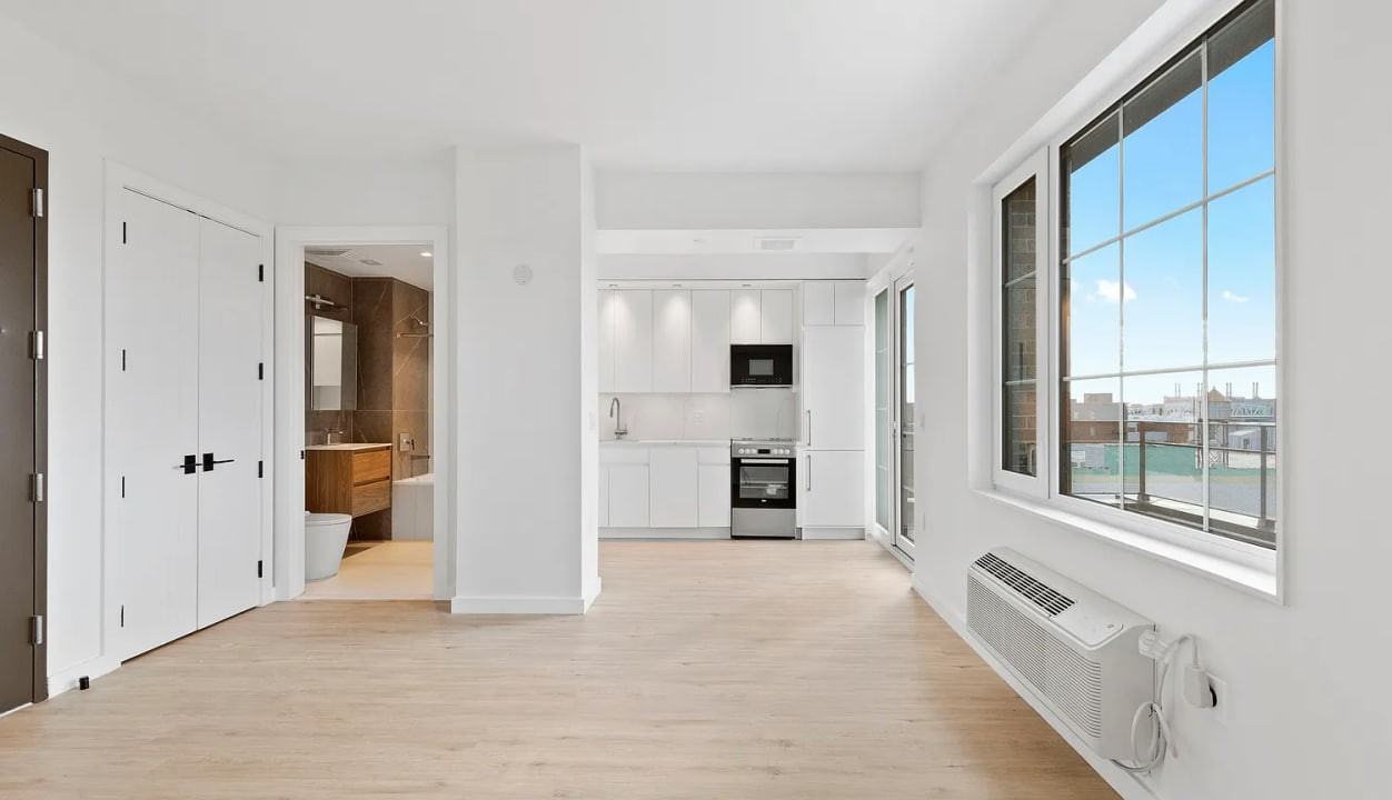 Listing photo 1 of 5