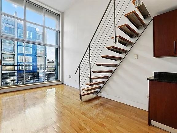 Listing photo 1 of 5