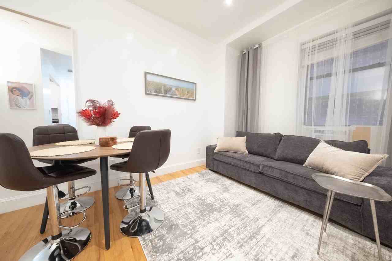 Listing photo 1 of 5