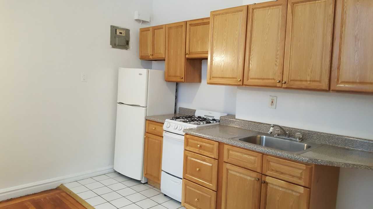 Listing photo 1 of 4