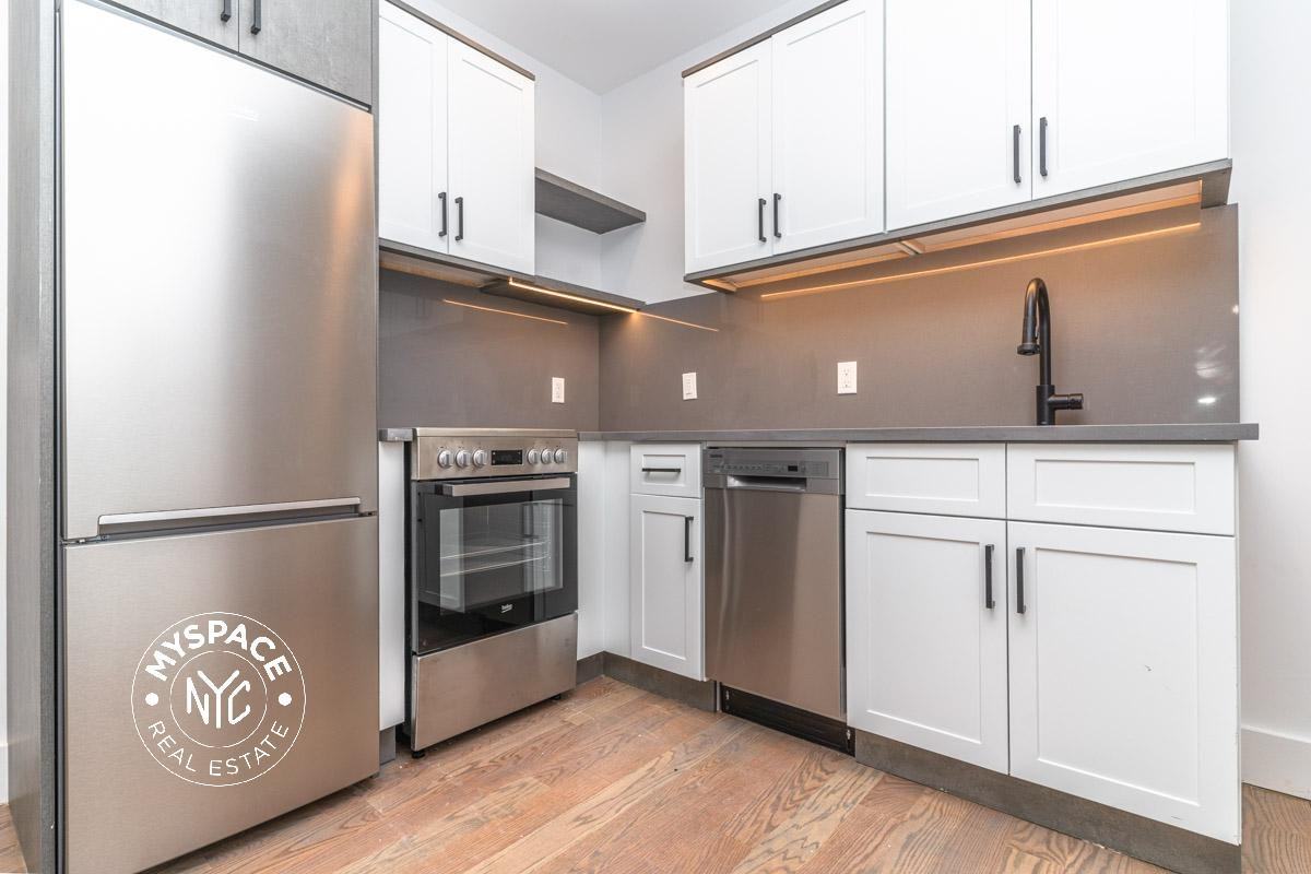 Listing photo 1 of 5