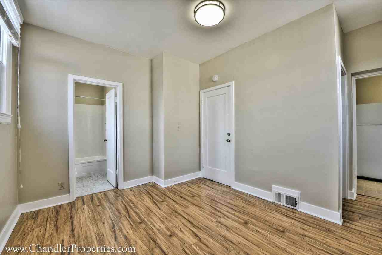 Listing photo 1 of 5