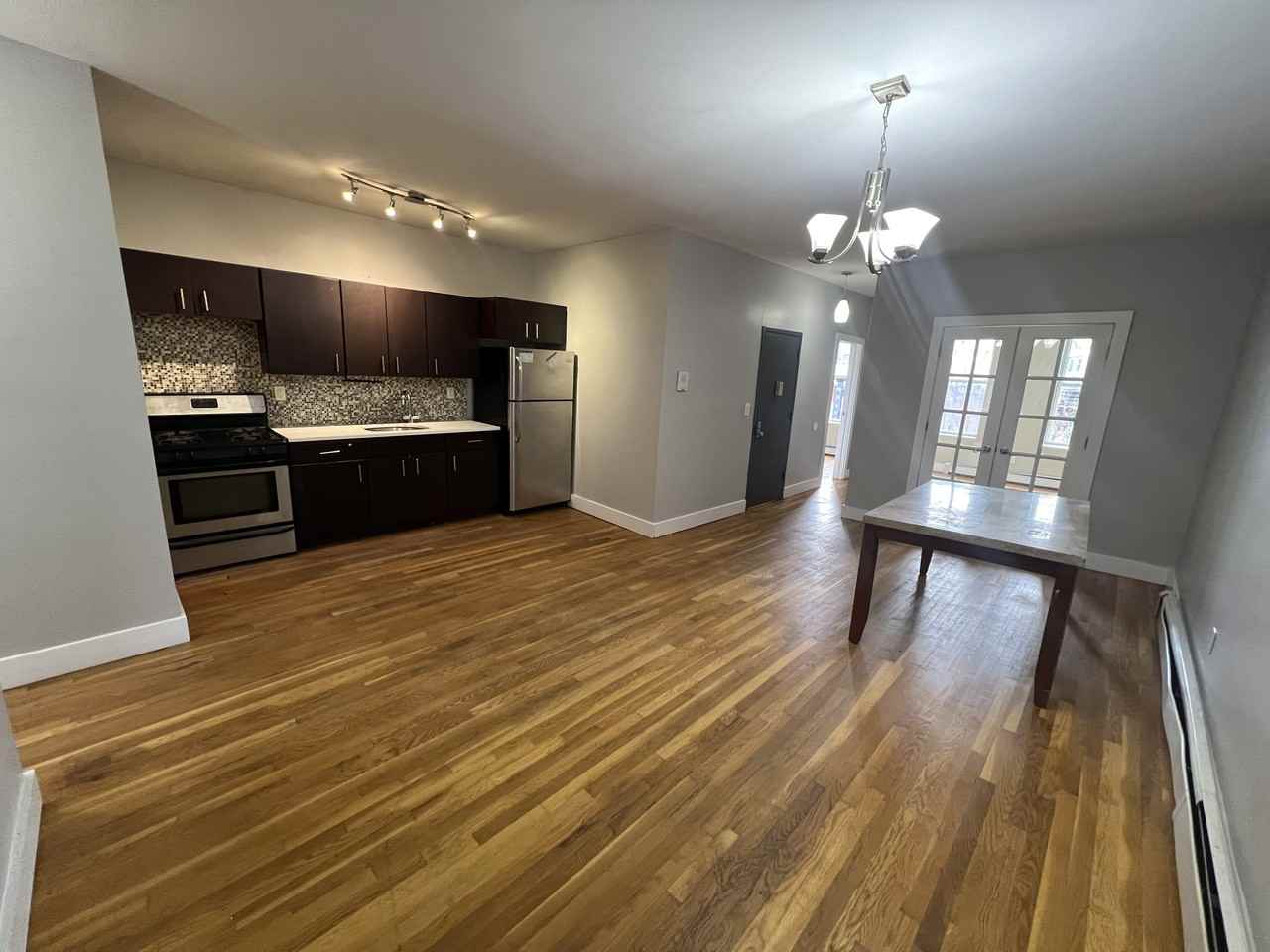 Listing photo 1 of 5