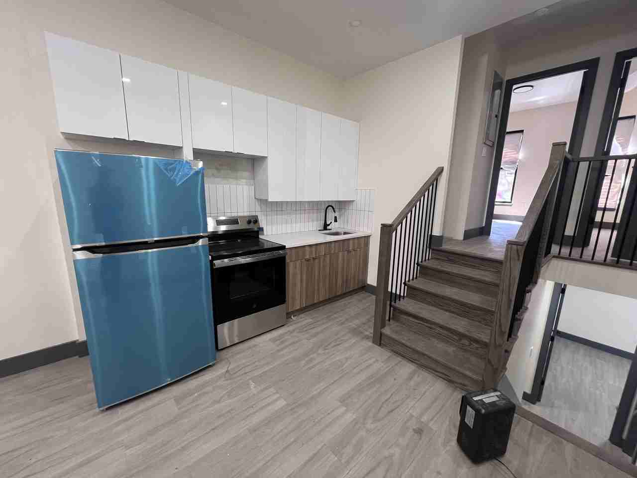 Listing photo 1 of 5