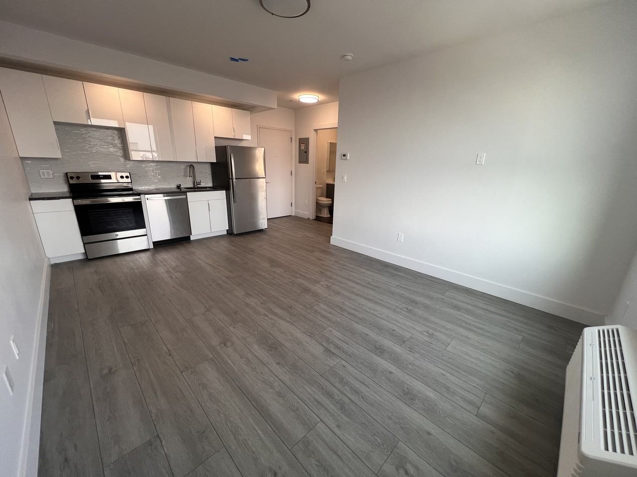 Listing photo 1 of 5