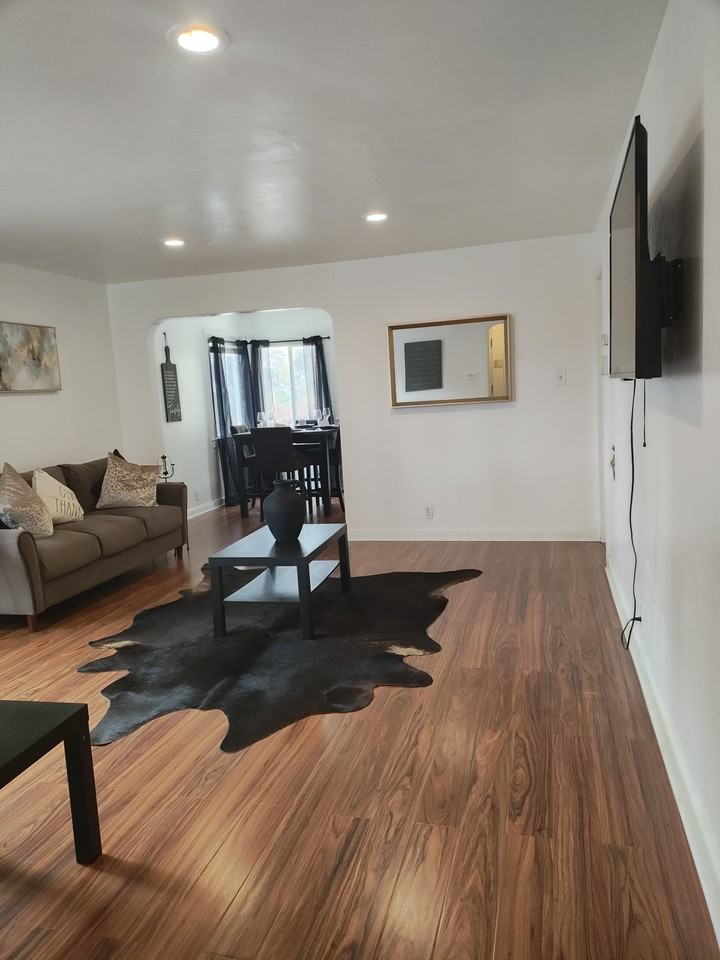 Listing photo 1 of 5