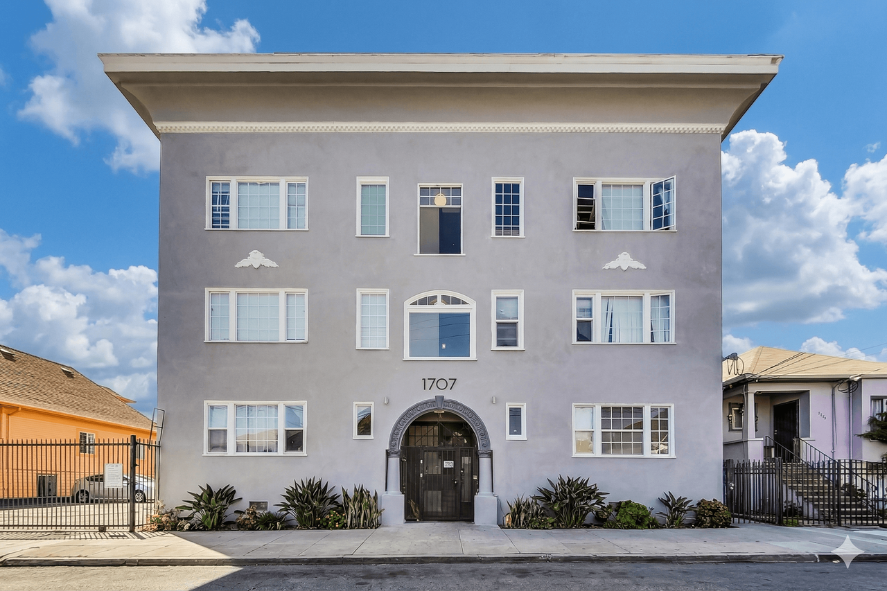 Listing photo 1 of 5
