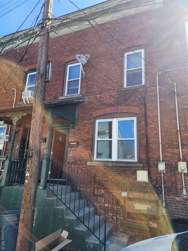 Listing photo 1 of 5