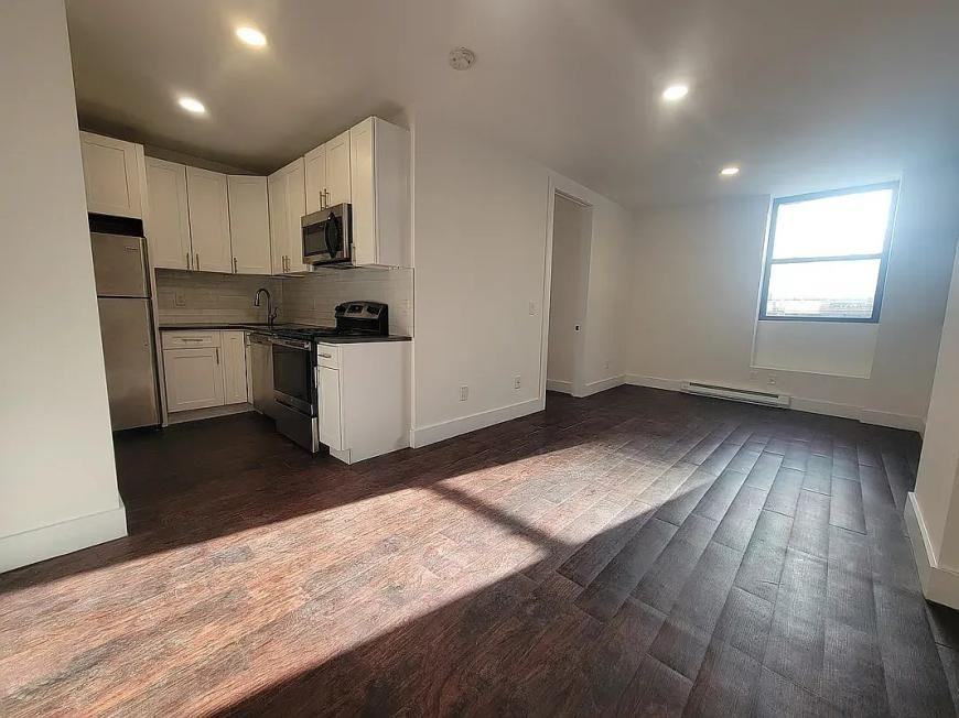 Listing photo 1 of 5