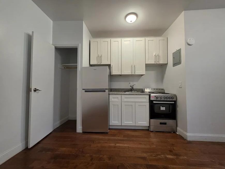 Listing photo 1 of 5