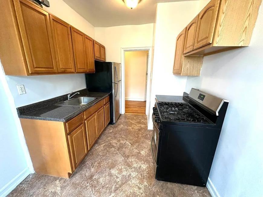 Listing photo 1 of 5