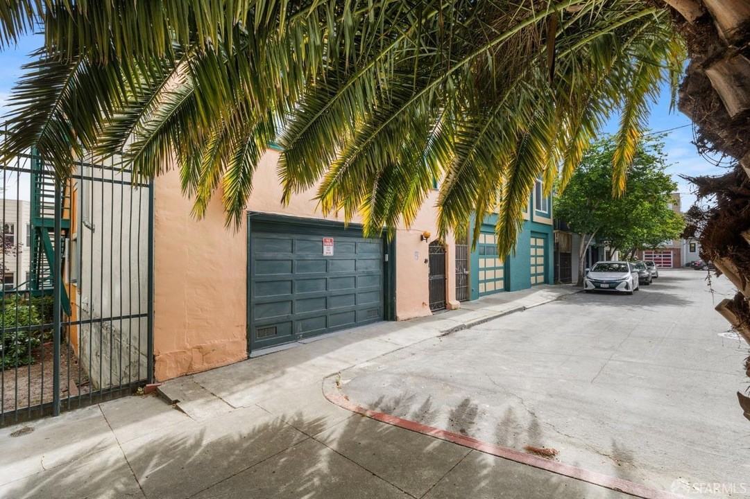 Listing photo 1 of 5