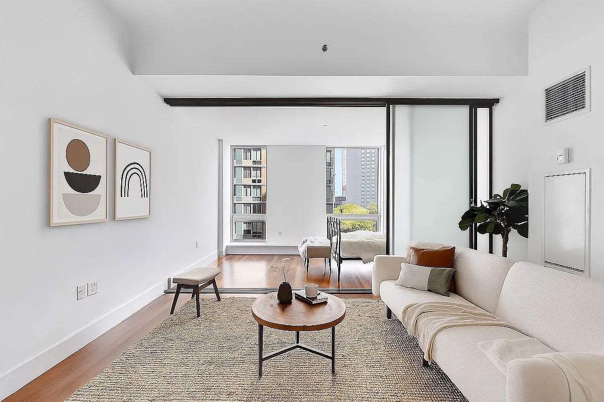 Listing photo 1 of 5