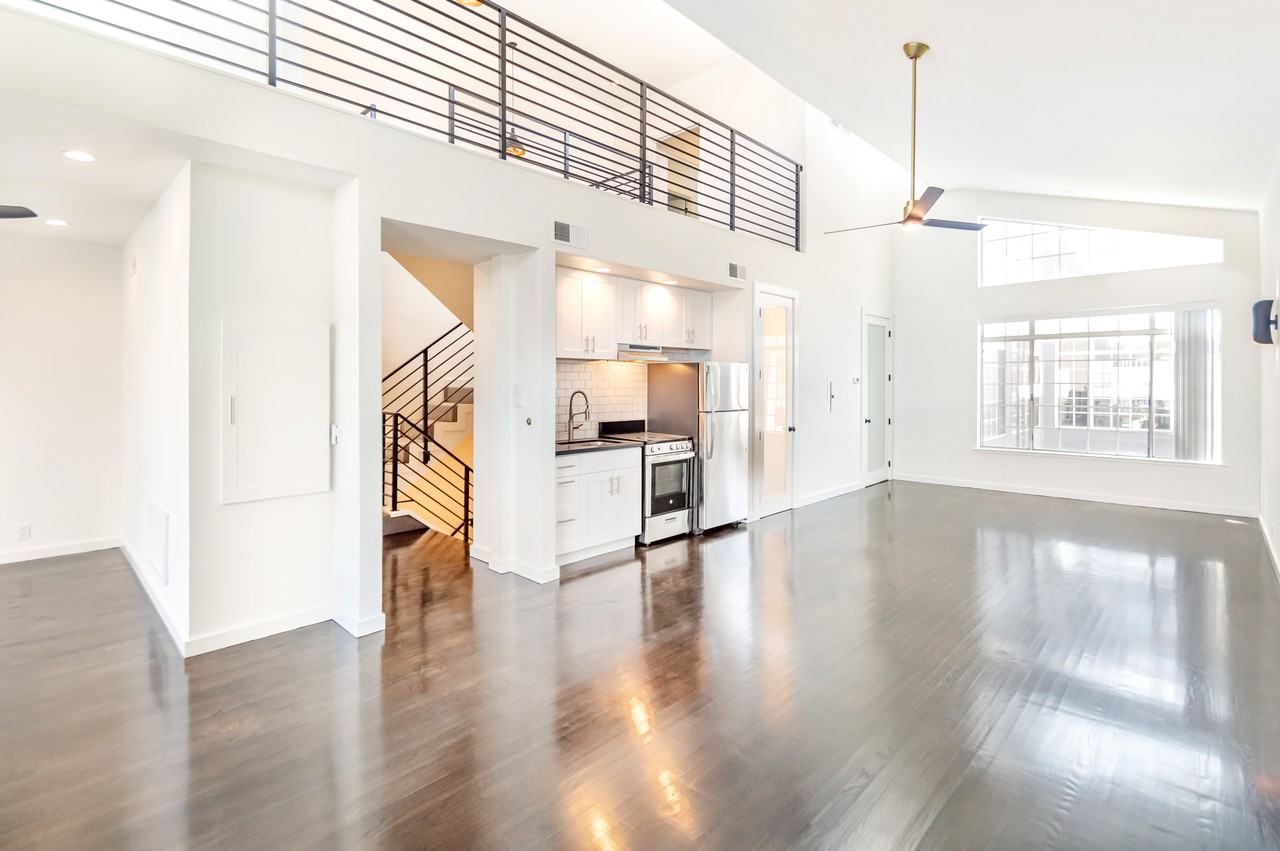 Listing photo 1 of 5