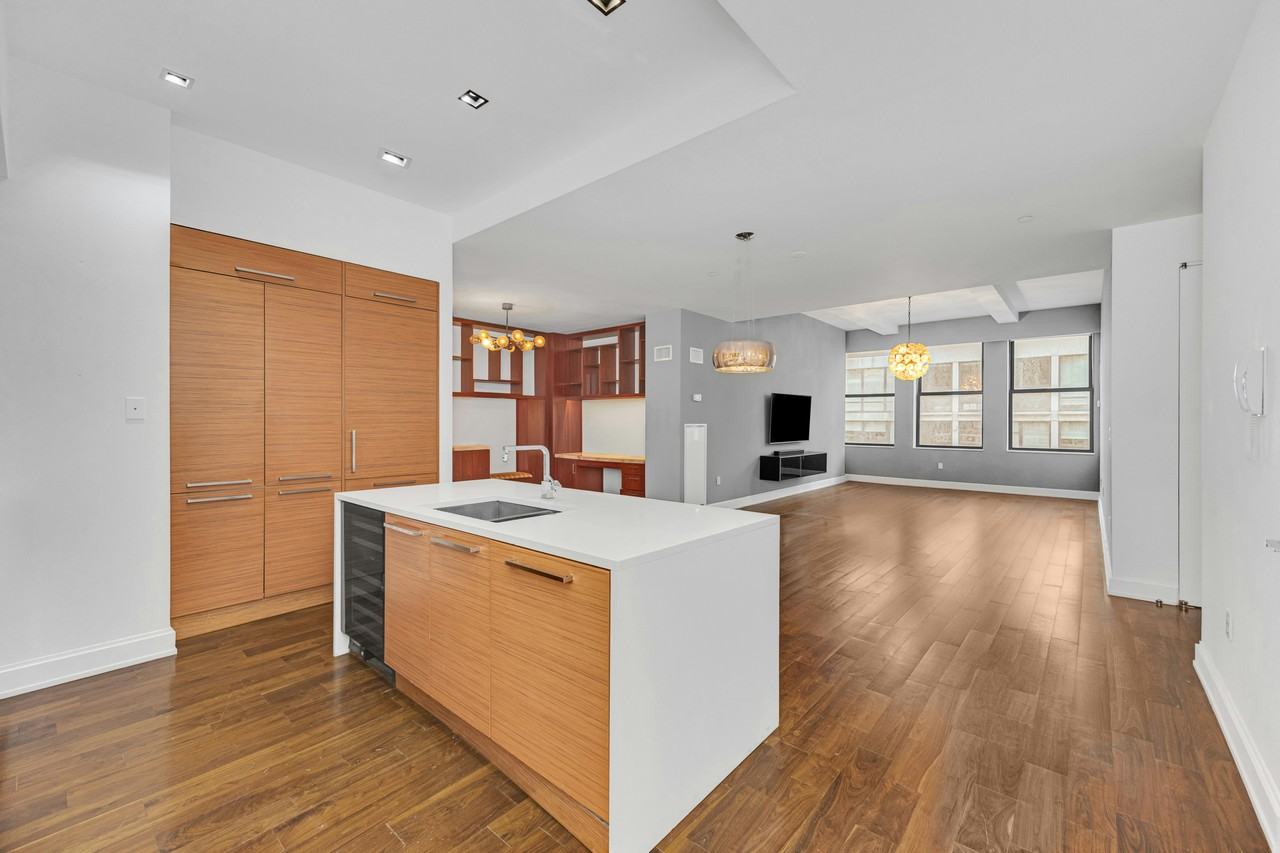 Listing photo 1 of 5