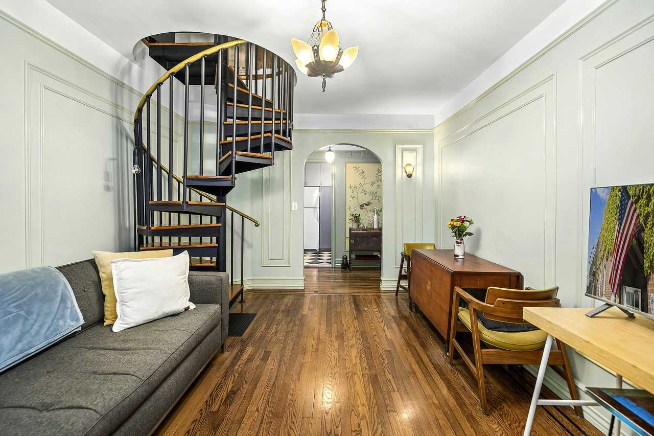 Listing photo 1 of 5