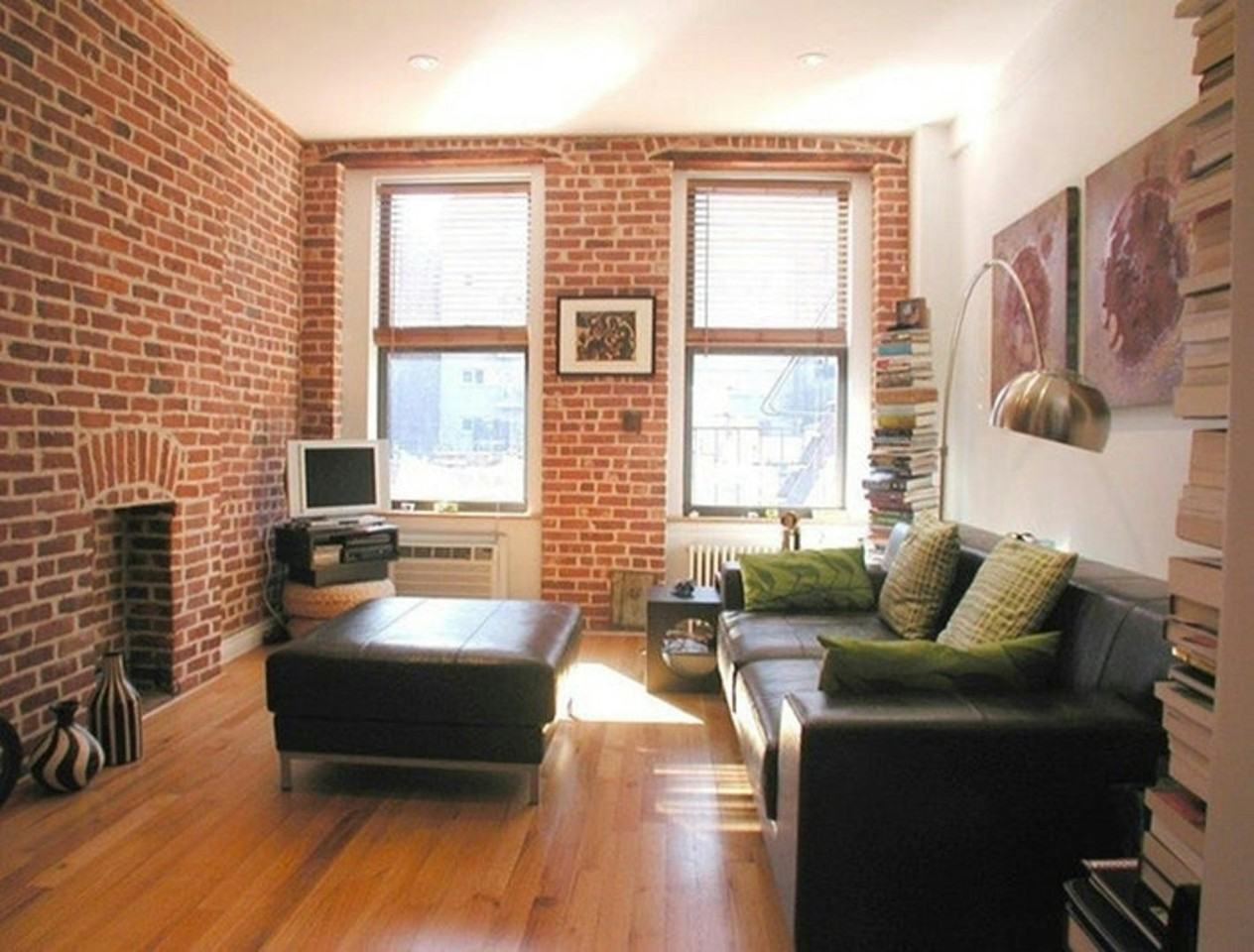 Listing photo 1 of 4