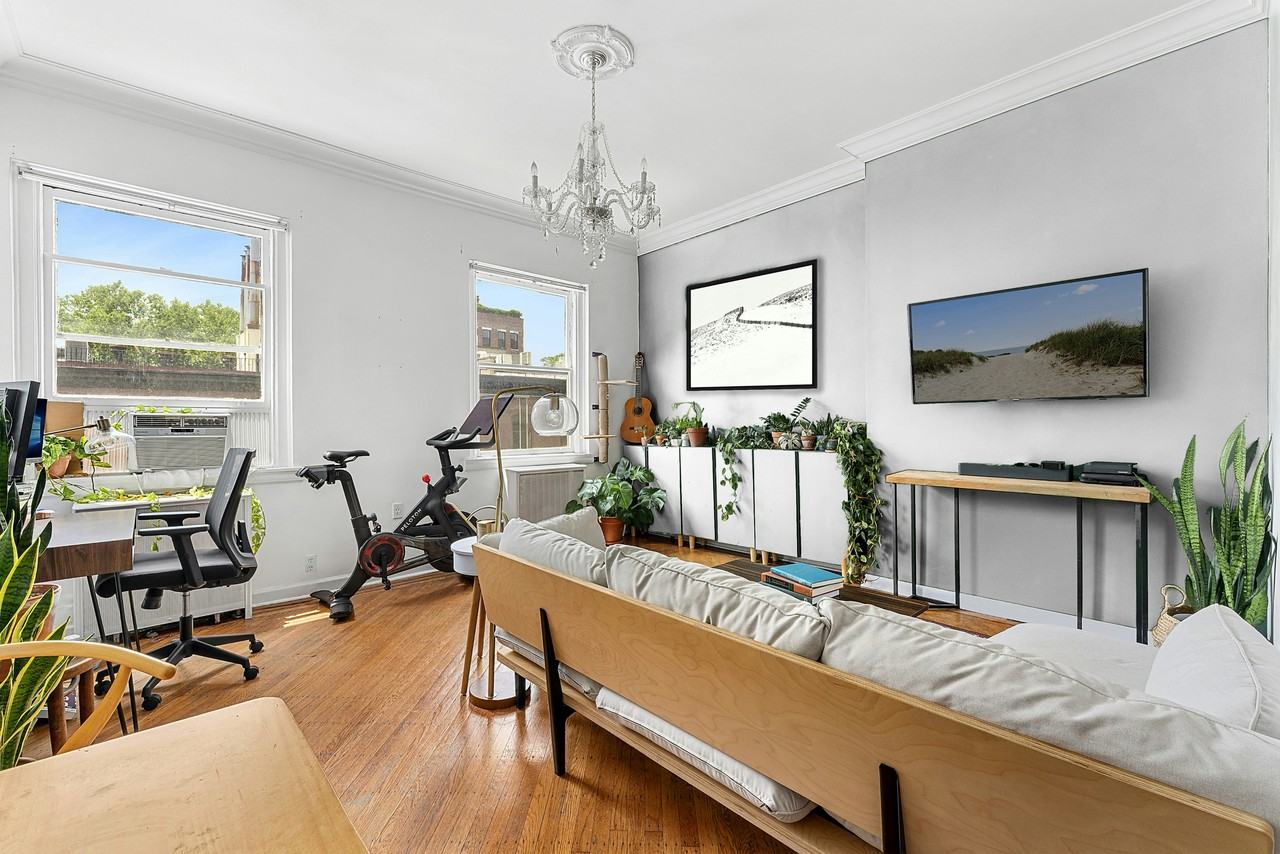 Listing photo 1 of 5