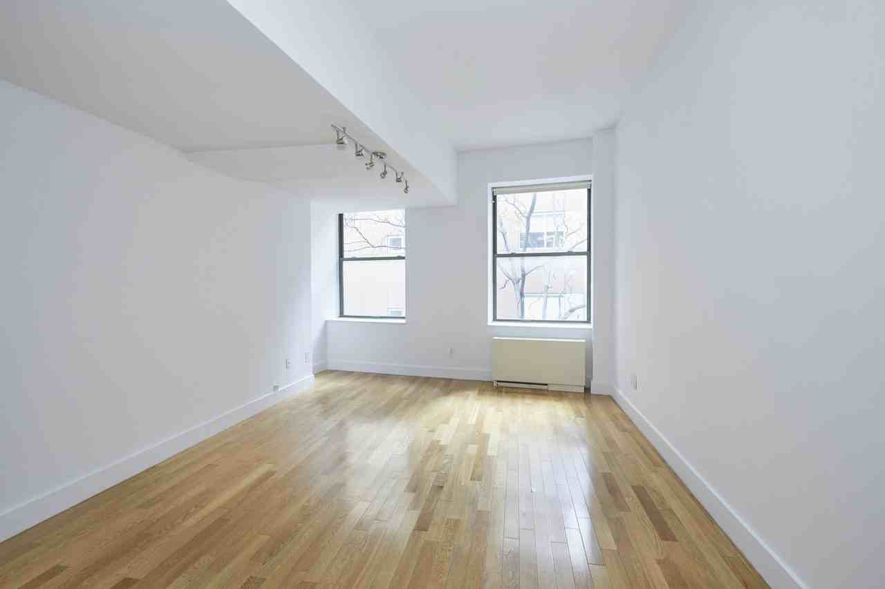 Listing photo 1 of 5