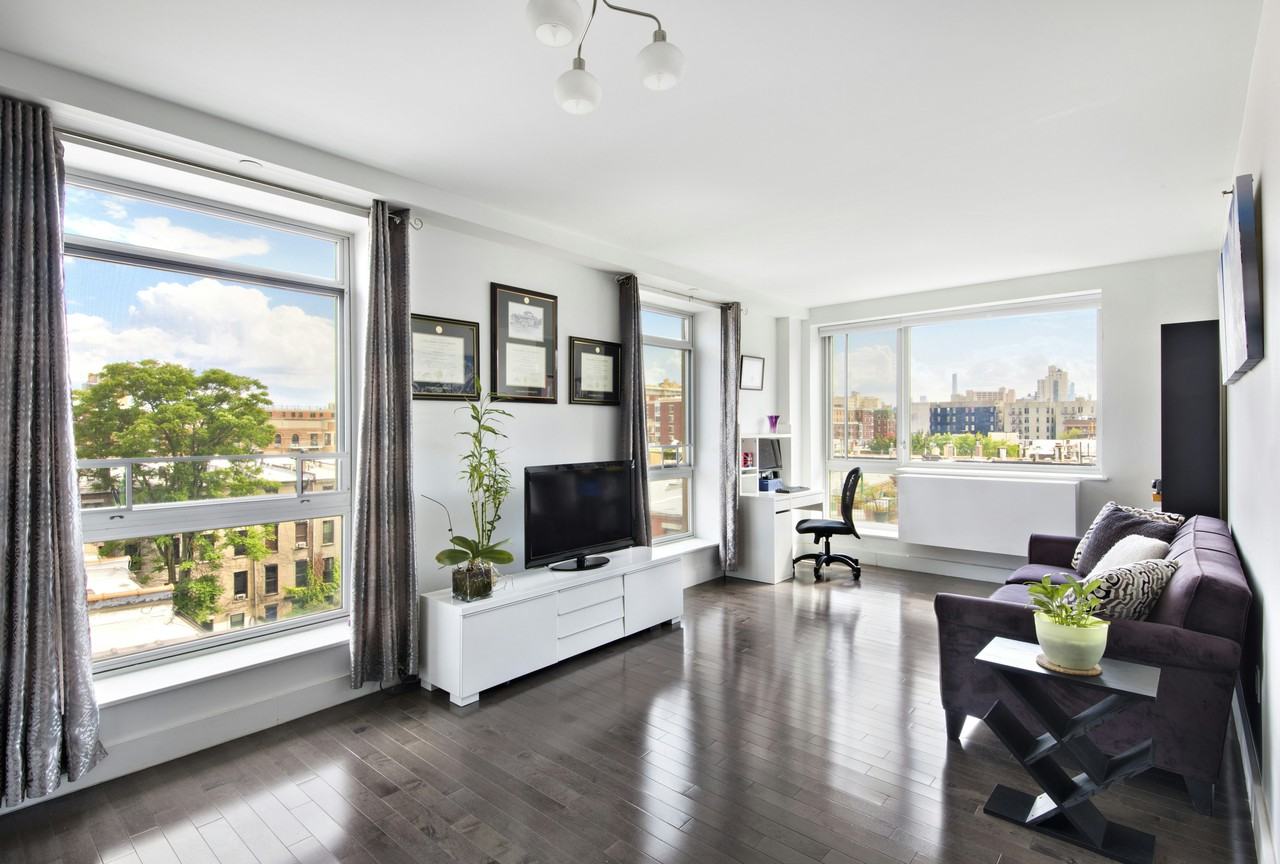 Listing photo 1 of 5