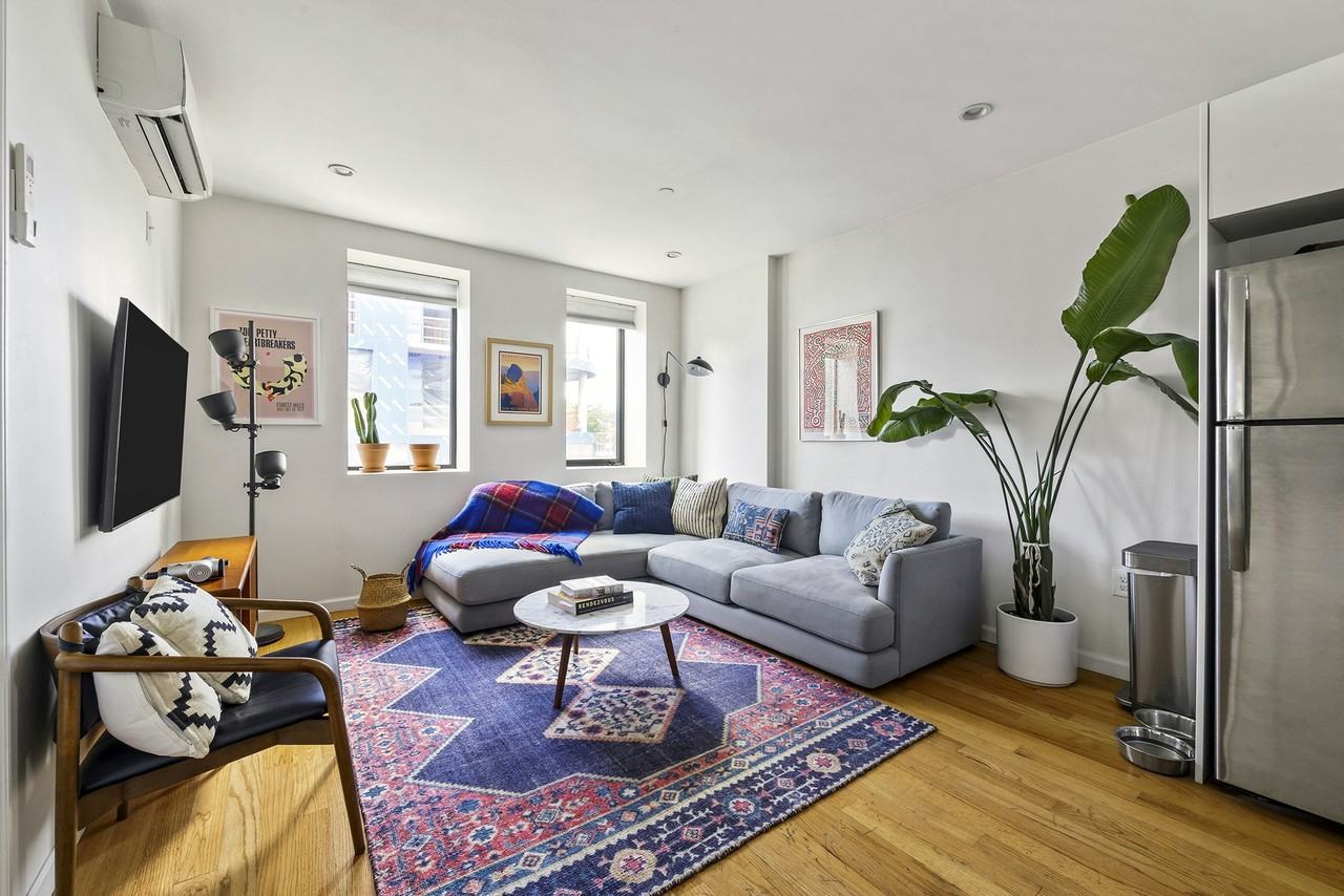 Listing photo 1 of 5